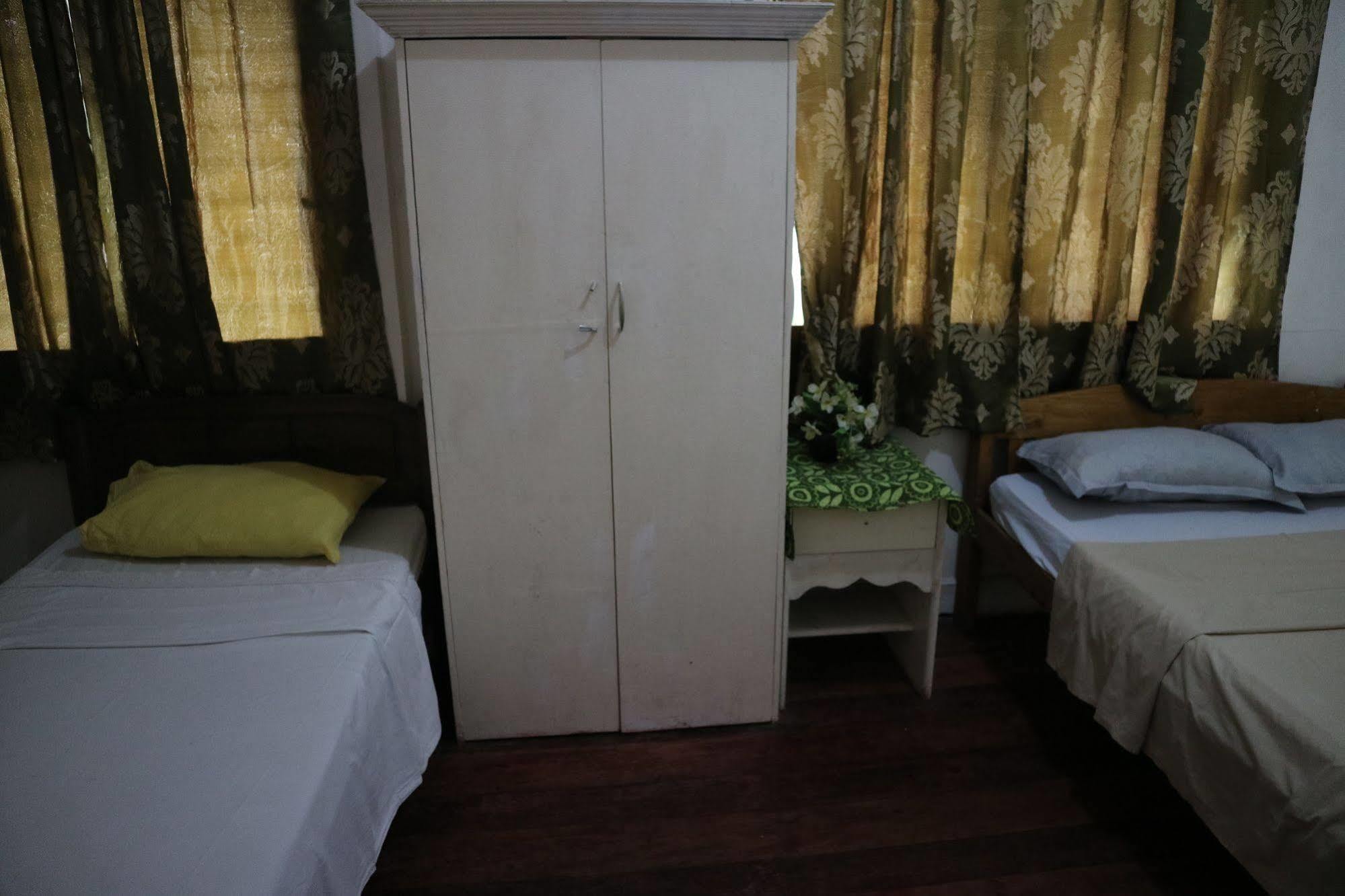 Newport Oak Pension Inn 塔比拉兰 外观 照片